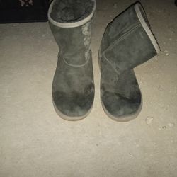 Women's Authentic UGG Boots Size 6