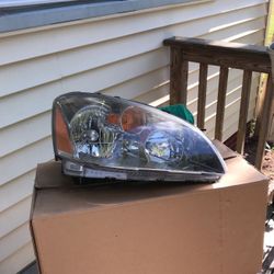 2006 Nissan Altima right head lamp
