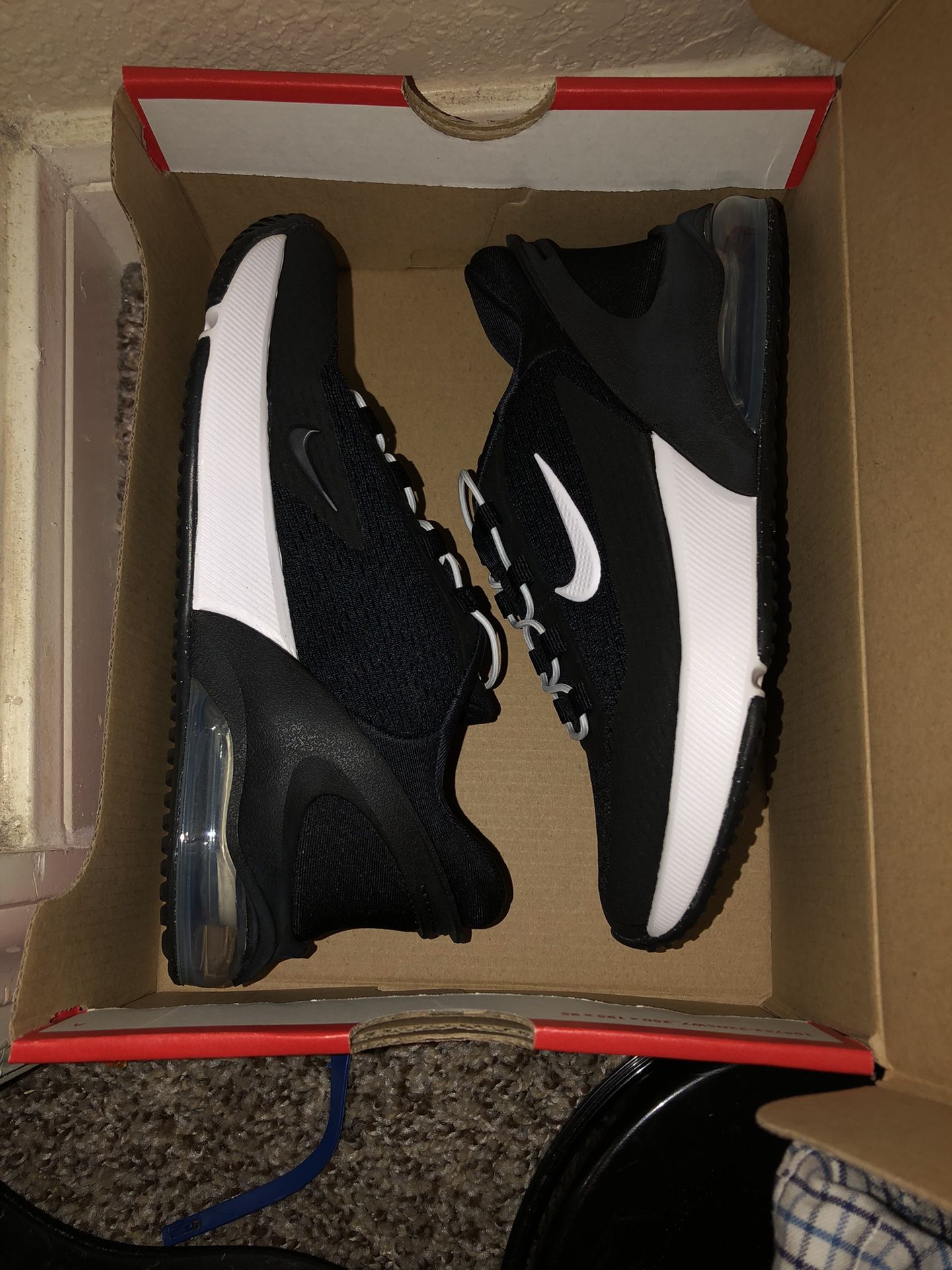 NEW KID NIKE AIRMAX