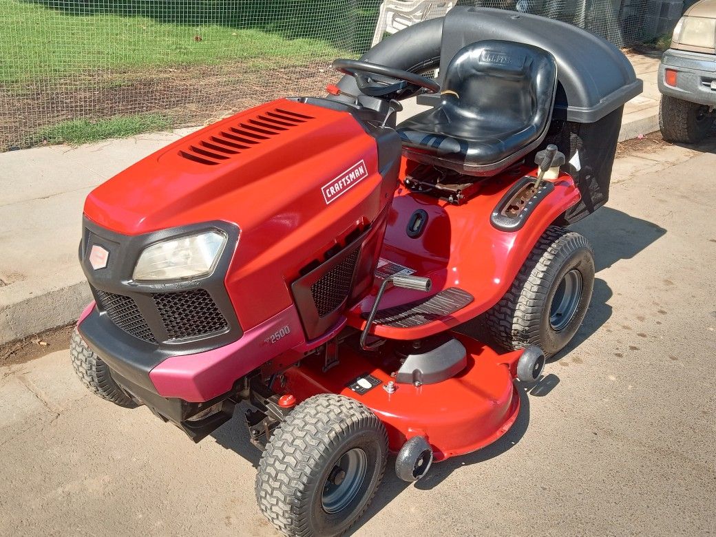 Craftsman T2500 Riding Mower