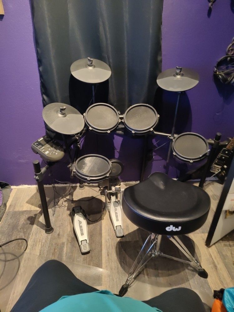 Alexis Nitro Mesh Drum Set With Dw Throne