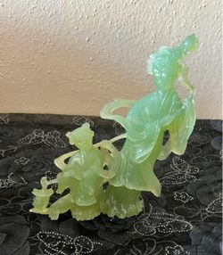 Vintage Chinese Hand-Carved Jade/Serpentine Figurine – Beautiful Condition