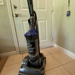 Dyson Dc33 Vacuum Cleaner