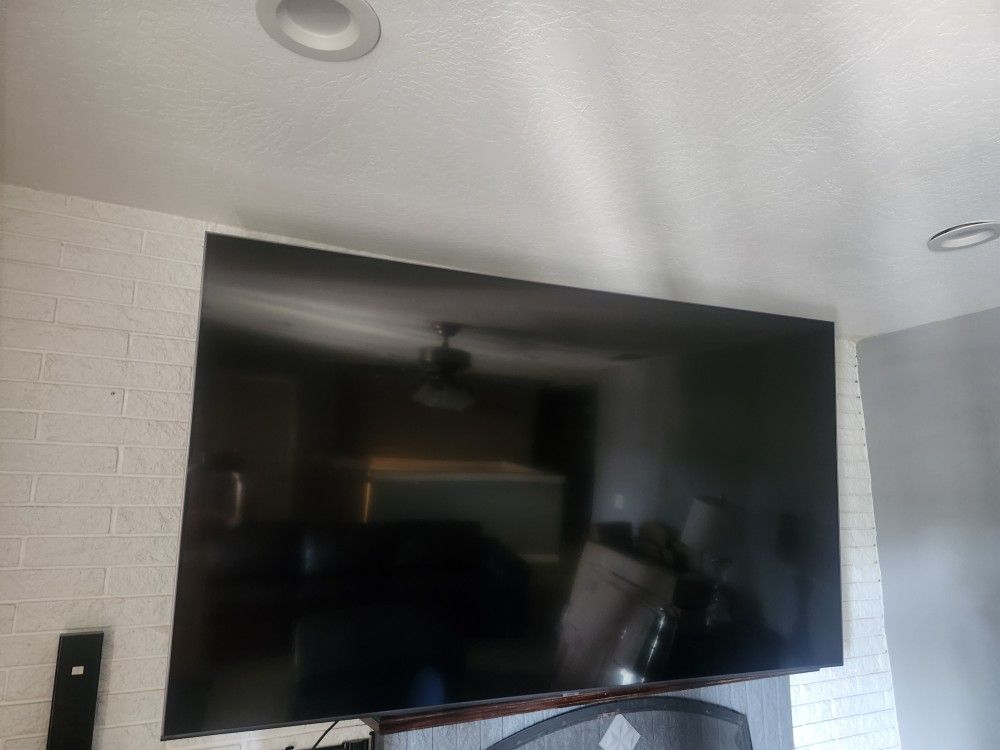 Samsung Smart TV. 83 Inch