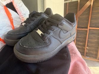 Kids black Air Force 1s