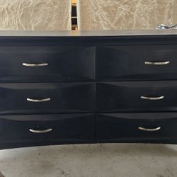 PENDING - Klaussner Dresser - Free