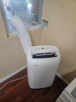 AC PORTABLE TOSHIBA 6000 BTU INCLUDING EXHAUST HOSE,IS TOUCH SCREEN, SLEEP TIMER,MODE CONTROL,WEATHER CONTROL, ON WHEELS EASY MOVE WORKS GREAT 260SQ F
