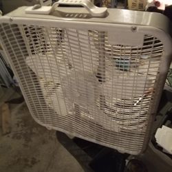CoolMaster 20" White Box Fan