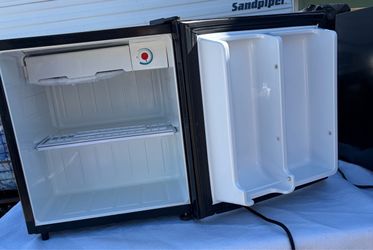 Danby Mini Refrigerator ā Black ā 1.7 Cu. Ft.