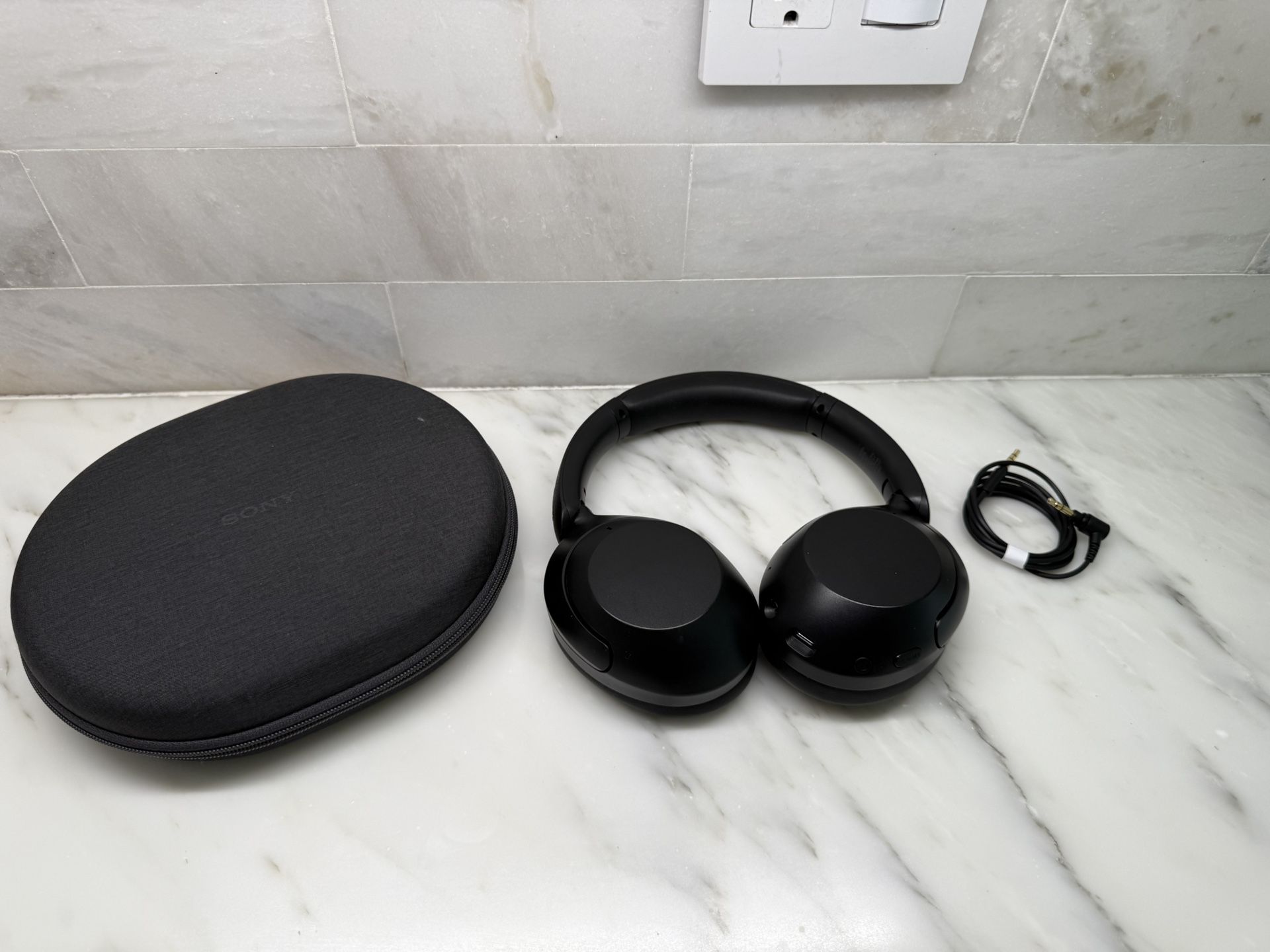 Sony wireless noise cancellation headphones