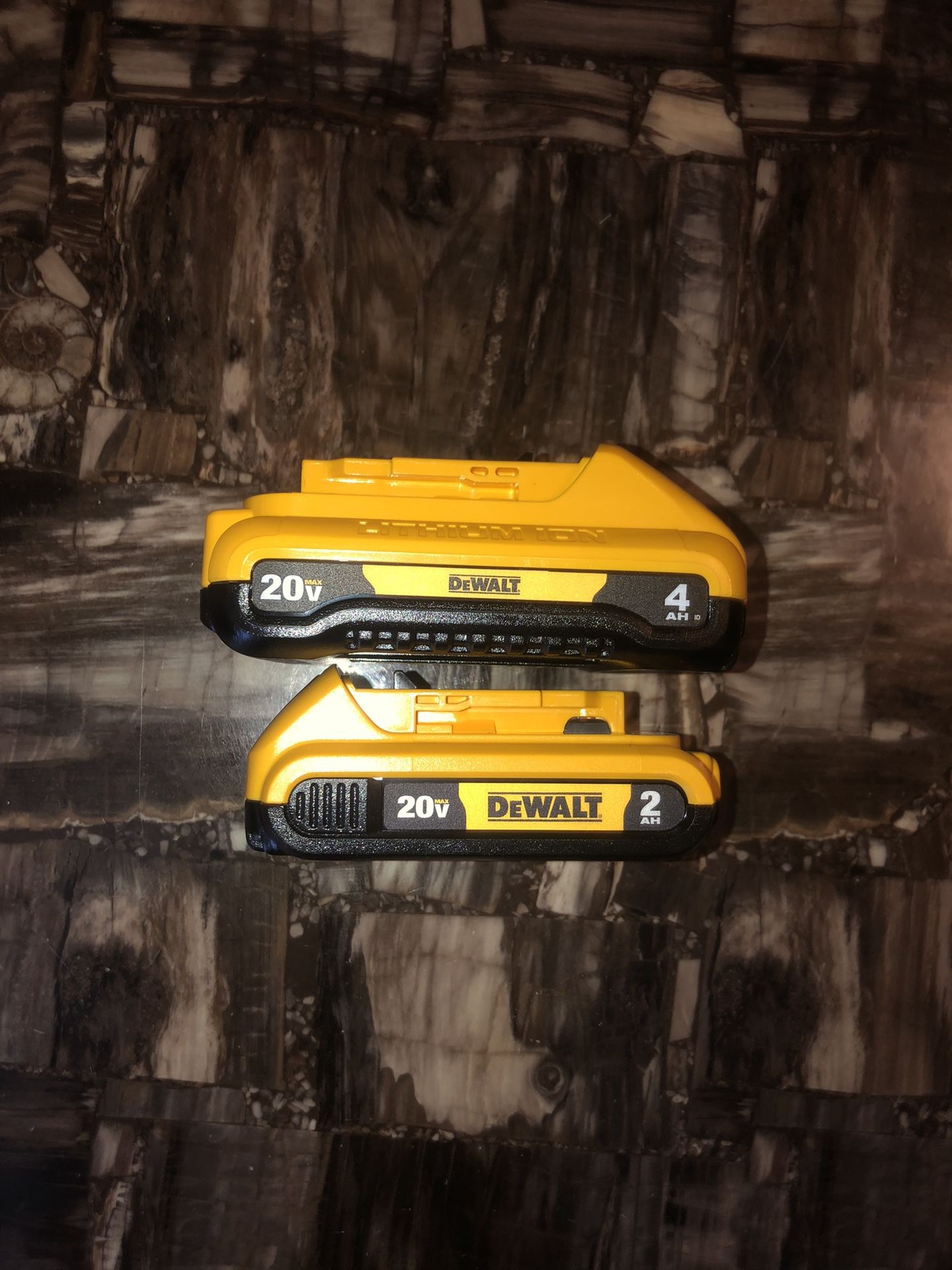 Dewalt 4.0 And 2.0 Battery 