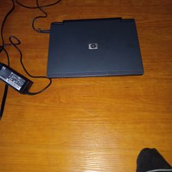 Hewlett-Packard Computer 2519p. With Computer Carrying Case.