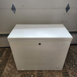 *** FREEZER CHEST ***