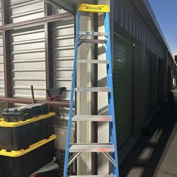 ladder 8 ft , like new 