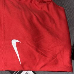 Brand New Nike Shorts Boys Side (M) 