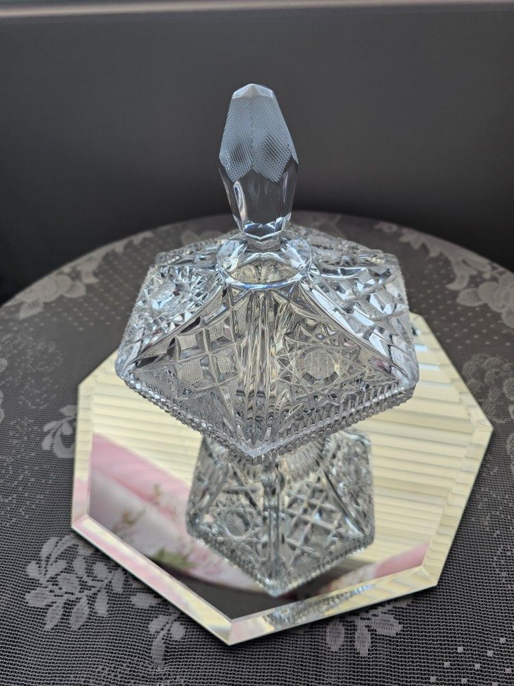$15.00 - Crystal Candy Bowl, Gorgeous & Elegant! Lots Of Etched Glass Design Details!
