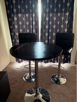 Round table with 2 bar stool black. Adjustable height