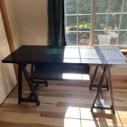 Pending ~ Office desk - solid wood - free