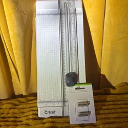 Cricut Portable Trimmer With 2 Replacement Blades