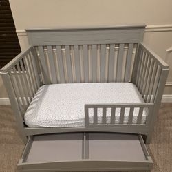 Convertible Crib/ Bed