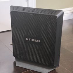 Nighthawk AC1900 WiFi Cable Modem Router