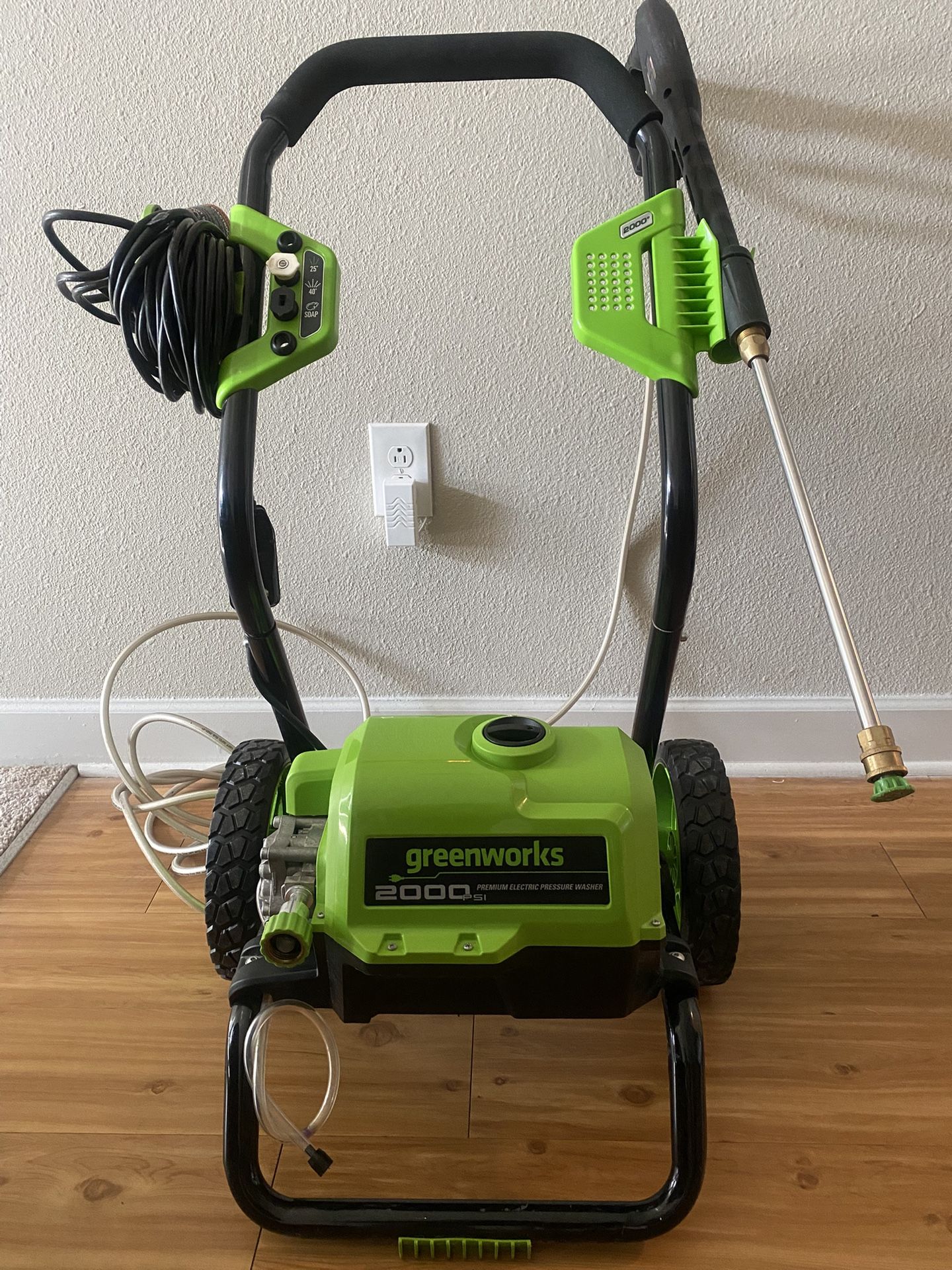 PRESSURE WASHER ELECTRIC ( LIKE NEW CONDITION)