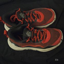 Under Armor Boys Shoes Size 3.5y
