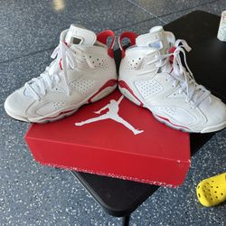 Jordan  6 Retro.   ((Size 7 Man )  & Women 8.5 