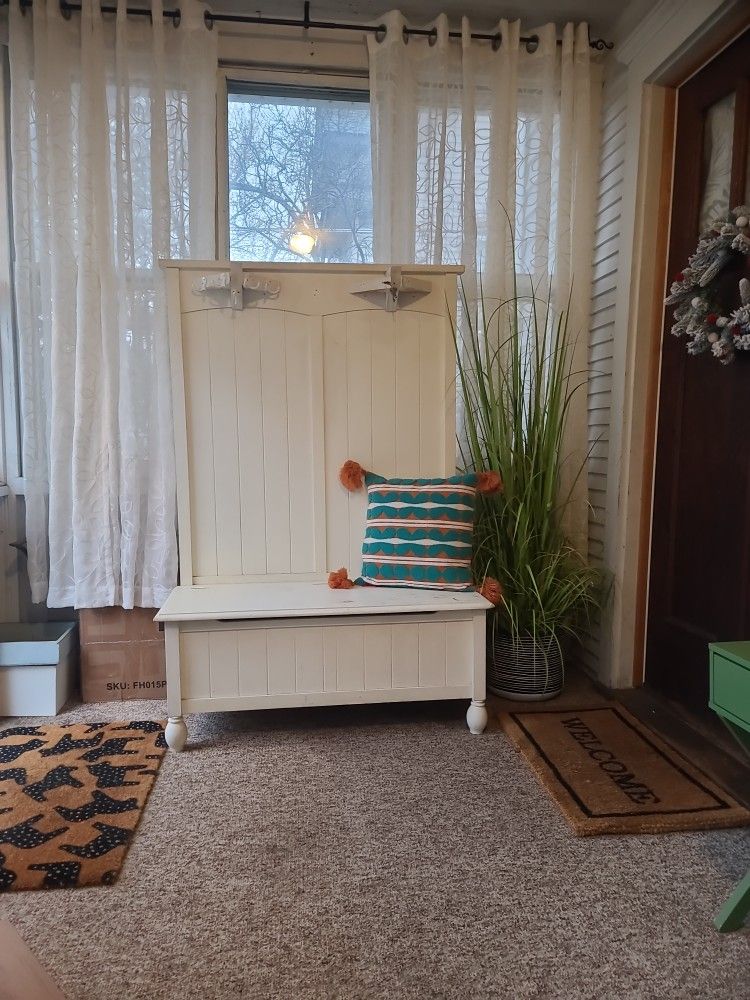 Price REDUCED! Entryway Hall Bench With Storage