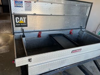 Truck tool box