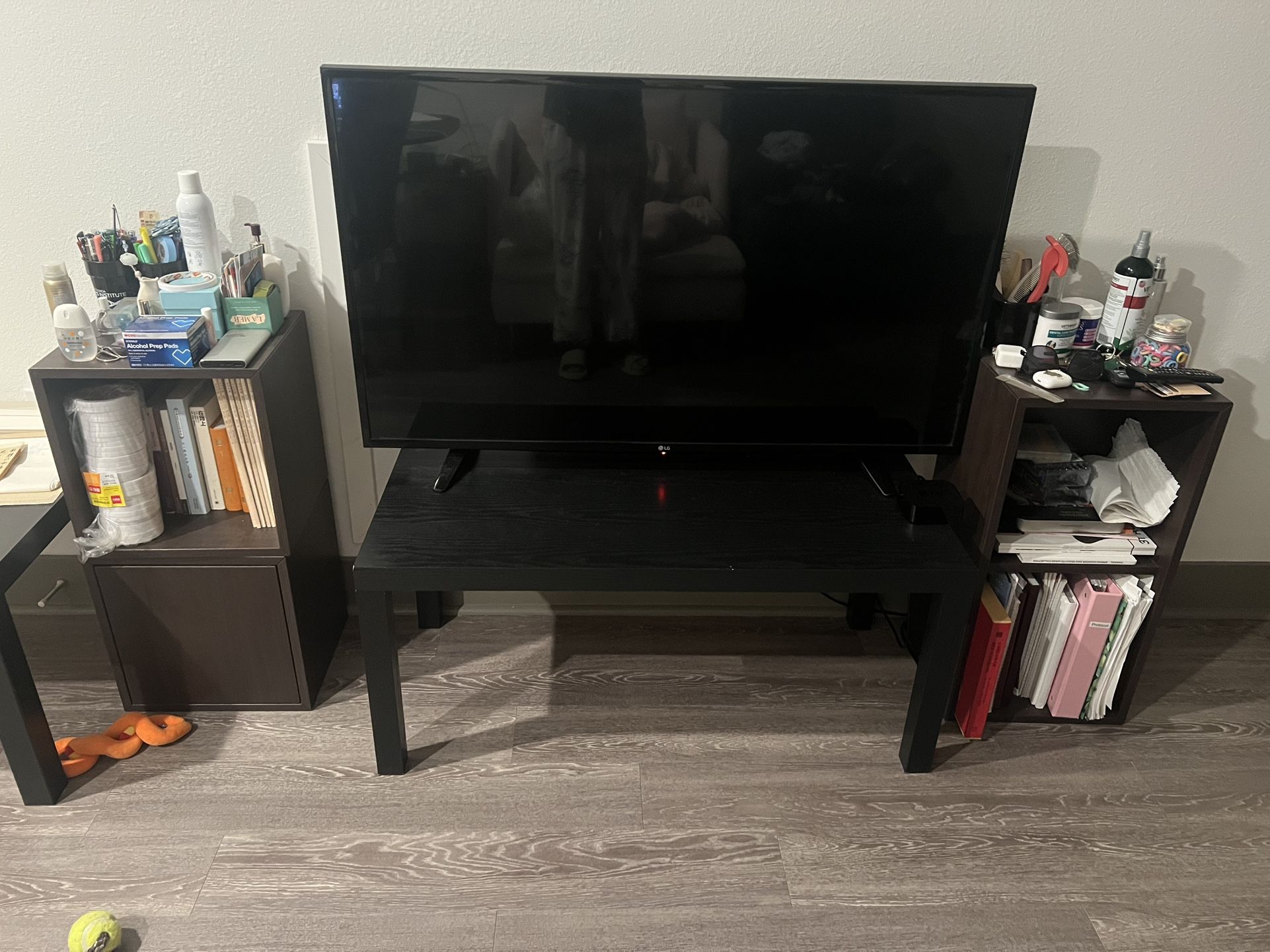 LG 49 Inch Class 4K HDR Smart LED TV (49LH570A-UE)