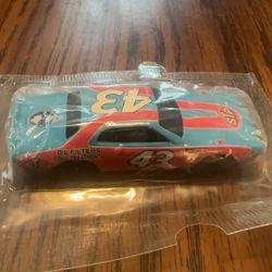 Hot Wheels #43 “Salute to Petty” – Die-Cast Collectible 