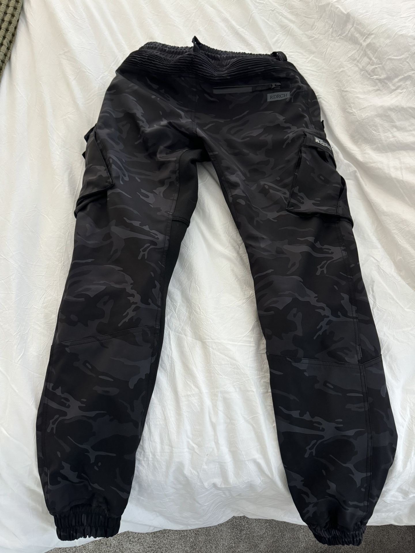 UNIT 16™ ARMOURED SOFTSHELL CARGO JOGGERS {BLACK CAMO} MEDIUM