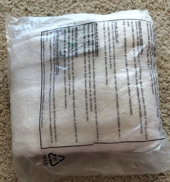 Bath towel with tag/ 100 % cotton/ 30 × 58 inches/ new with tag/ see discription 👍👍