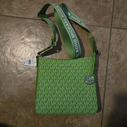 Gorgeous gorgeous green handbag