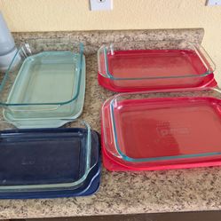 4 Pyrex baking dishes
