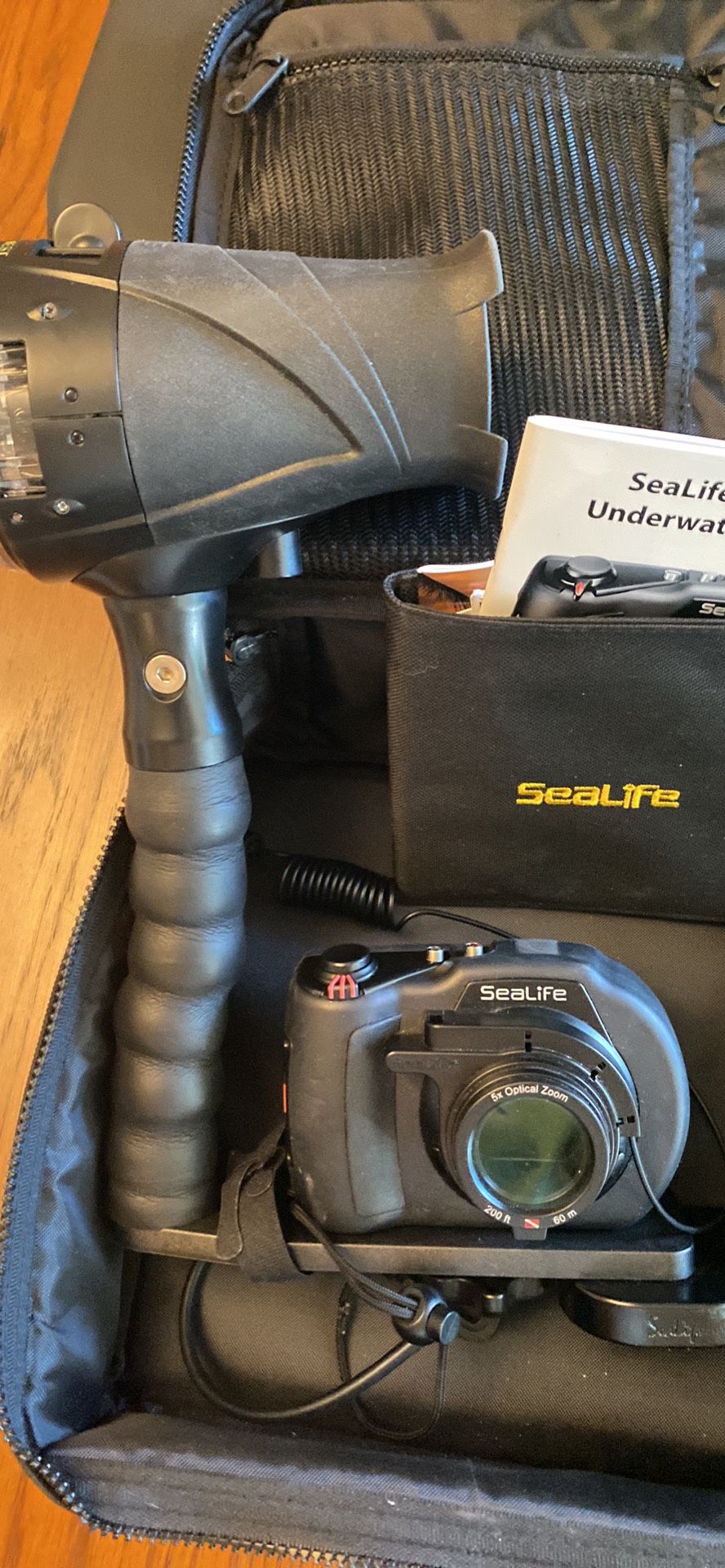 SeaLife DC1200 Underwater Camera With Flash And Carrying Case