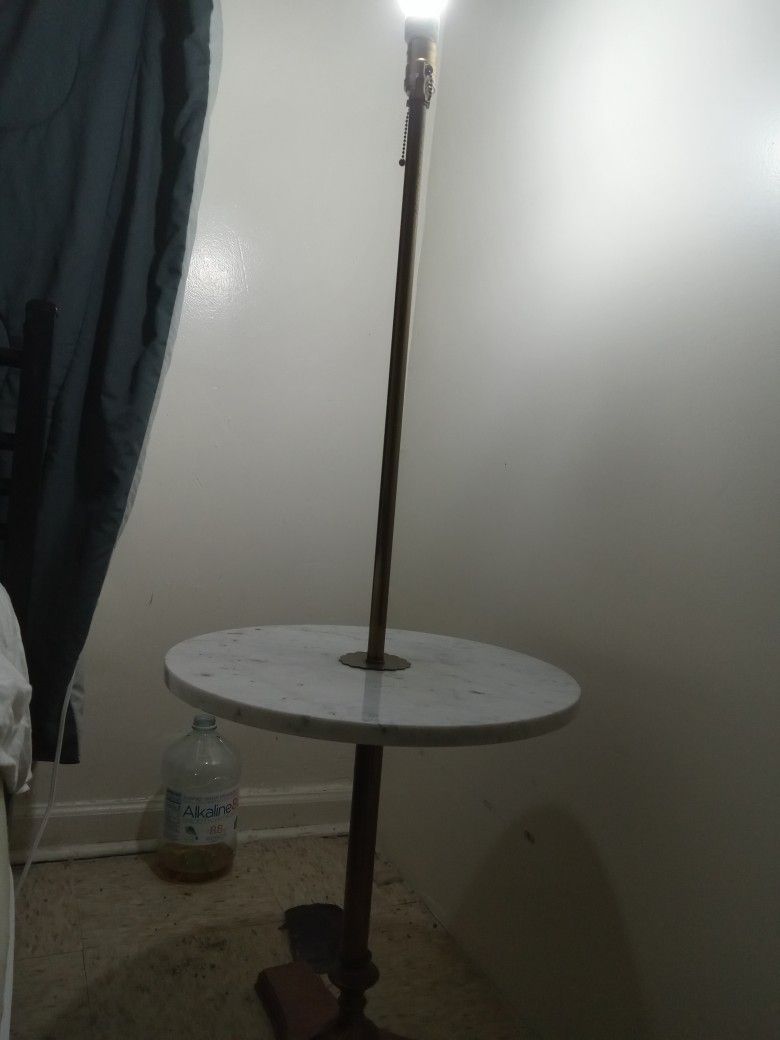 Vintage Classic-Style Marble Table