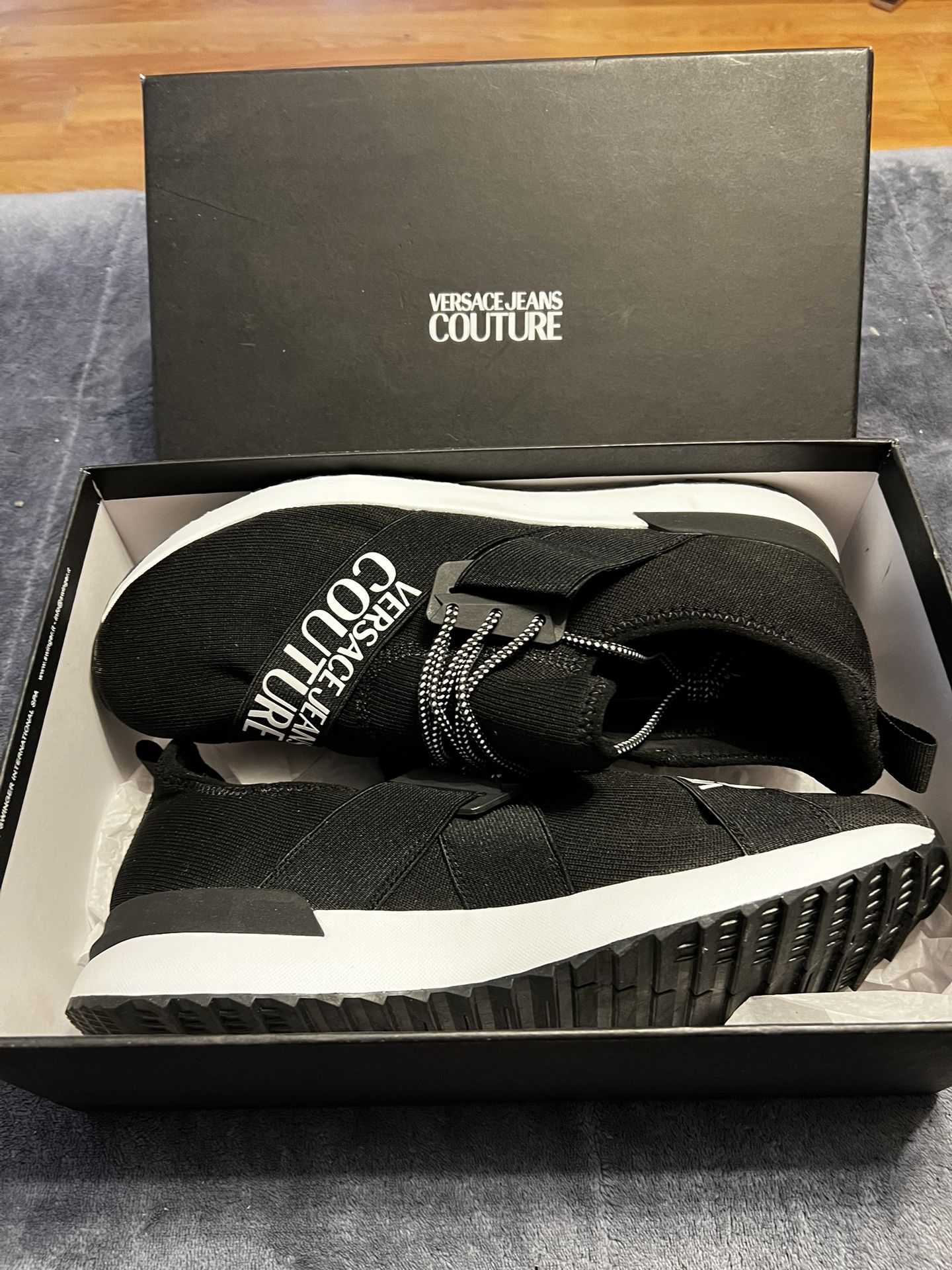 VERSACE MENS SHOES W/TAGS BOX AND DUST BAG