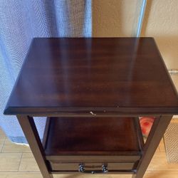 Pier 1 wood end table