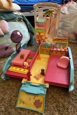 Barbie Ultimate Puppy Mobile 