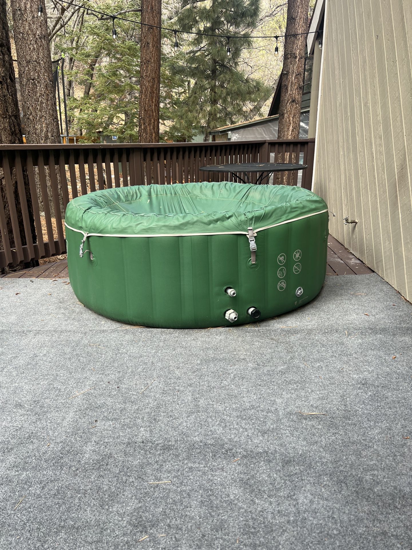 Colman Inflatable Hot tub 