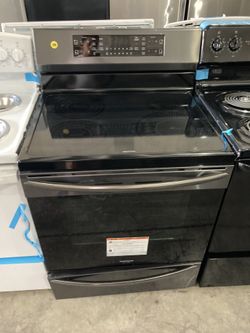  Frigidaire gallery 30” electric induction range with AIRFRY black steel $700