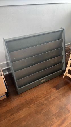 Bookshelf for kids