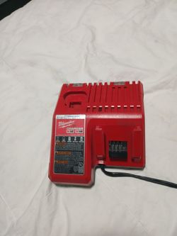 Milwaukee M12/M18 Battery Charger