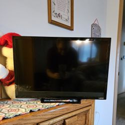 Visio 24" TV with Remote 