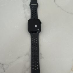 Apple Watch Nike Series 7 (GPS + Cellular) 45mm