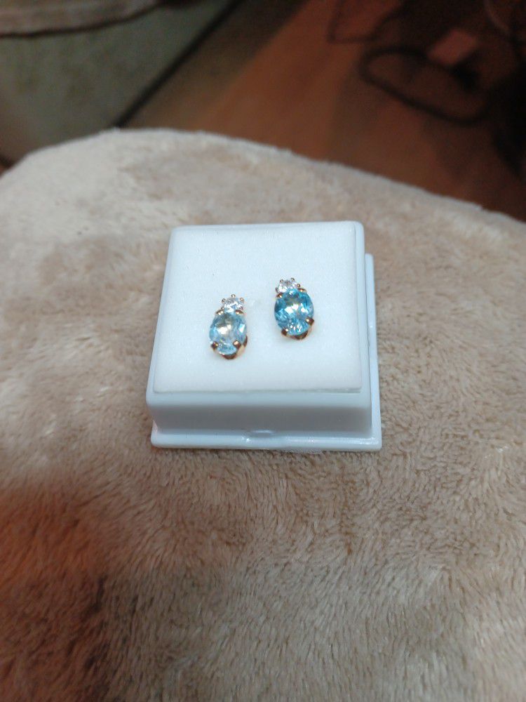 BLUE TOPAZ EARRINGS 3 CARATS  EACH STONE.WITH WHITE TOPAZ