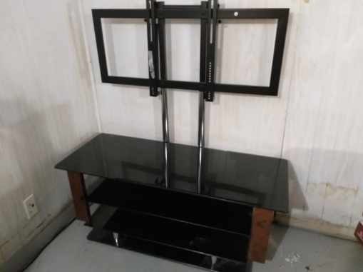 50 in tv table
