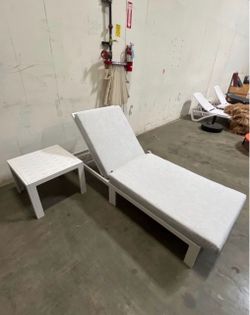 Moving sale!! Only $125! New assembled Aluminum Outdoor Patio Pool Chaise Lounge Chair Adjustable w/ Side Table